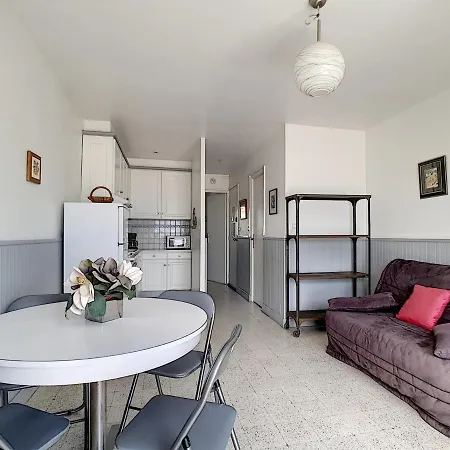 F2 Face A La Avec Parking, Terrasse Et Climatisation - - Fr-1-715-62 Apartament