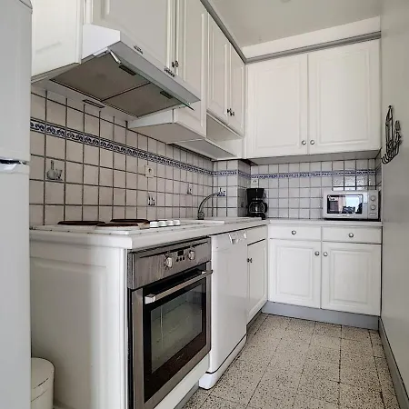 F2 Face A La Avec Parking, Terrasse Et Climatisation - - Fr-1-715-62 Apartament