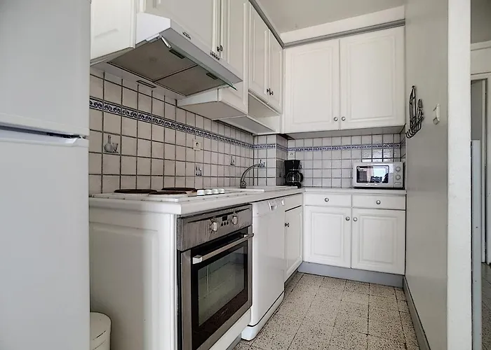 F2 Face A La Avec Parking, Terrasse Et Climatisation - - Fr-1-715-62 Apartament